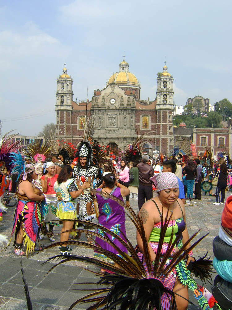Alte Basilika mit Azteken - 
jakob.beckeling@yahoo.com