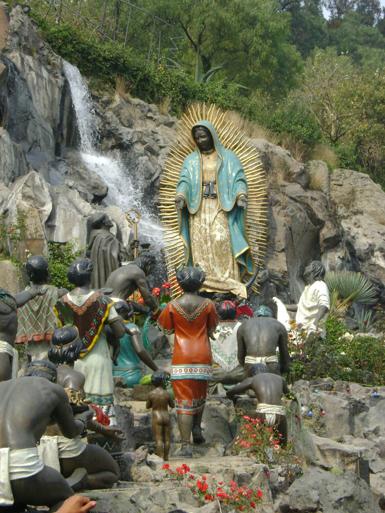 Jungfrau mit Wasserfall und Indios - Tepeyac, Mexiko -- 
jakob.beckeling@yahoo.com