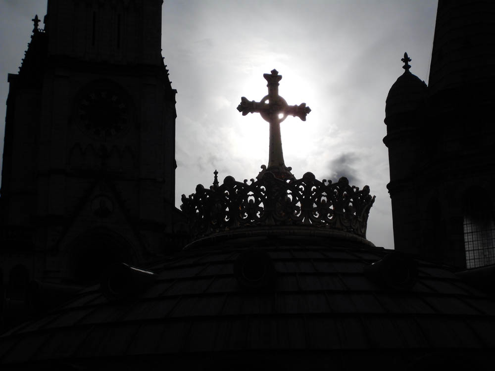 Lourdes: Kreuz und Sonne -- 
jakob.beckeling@yahoo.com