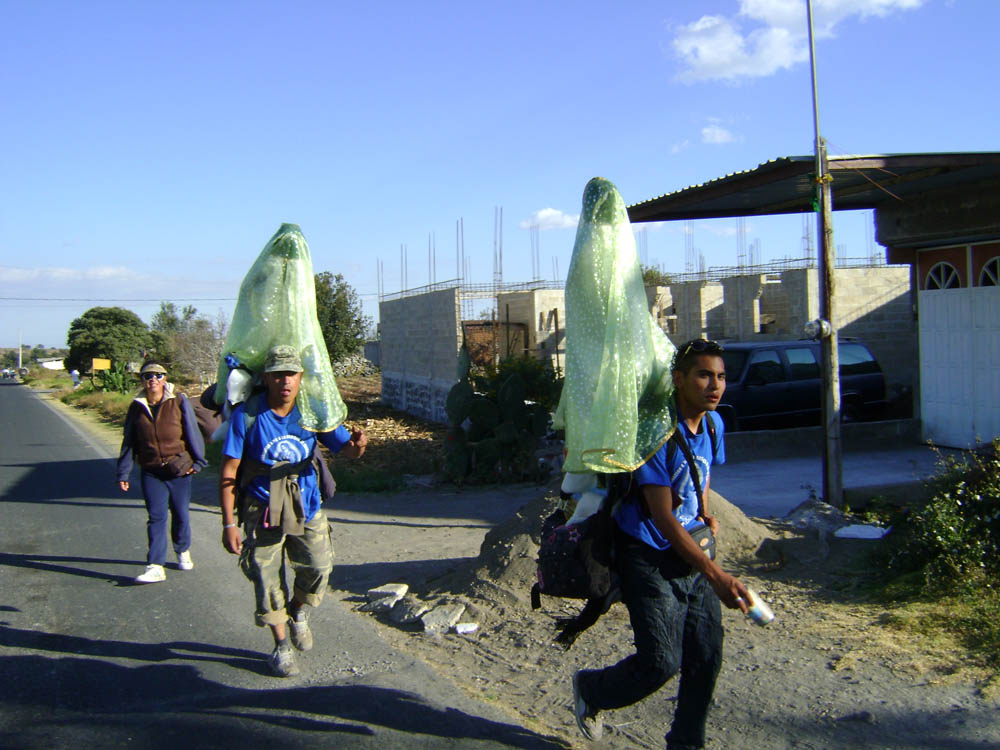 Pilger mit Muttergottes - 
jakob.beckeling@yahoo.com