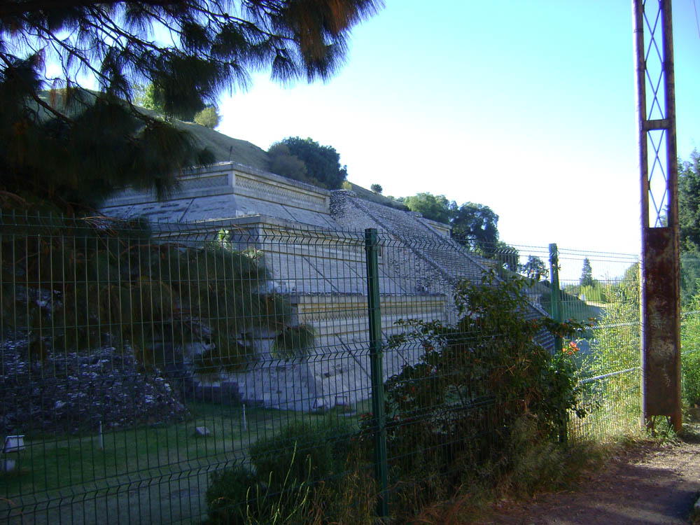 Teilansicht der Pyramide in Cholula -- 
jakob.beckeling@yahoo.com