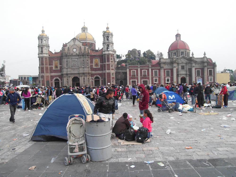 Zelte auf dem Basilikavorplatz -- 
jakob.beckeling@yahoo.com